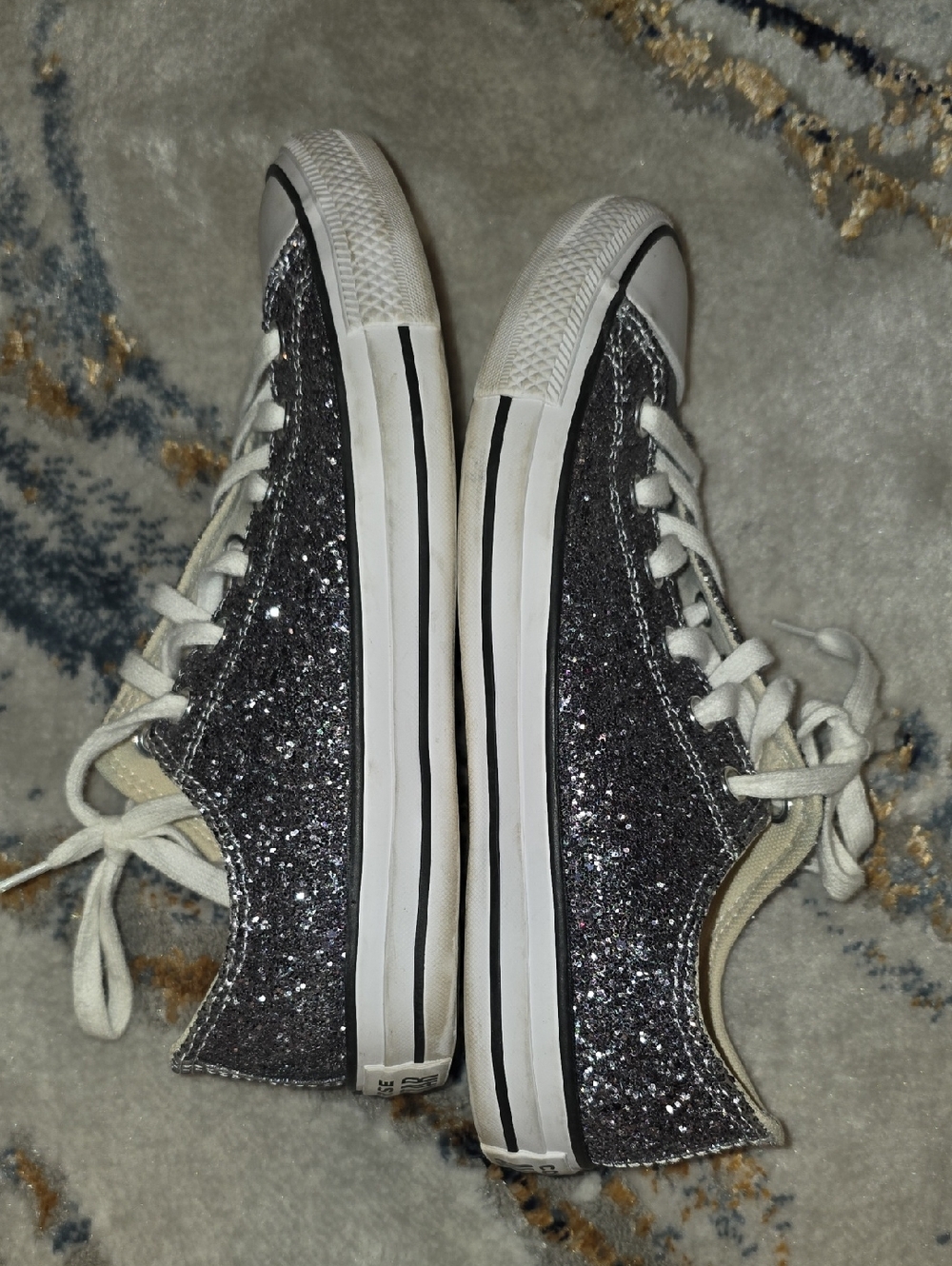 Converse Low Top Glitter Sneaker - Silver and White usa size 9 - Picture 9 of 14